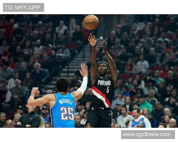 NBA季后赛首轮精彩对决开拓者与雷霆的激烈较量与精彩瞬间回顾