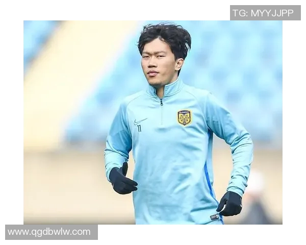 中国足球明星李明的儿子崭露头角未来可期引发球迷热议
